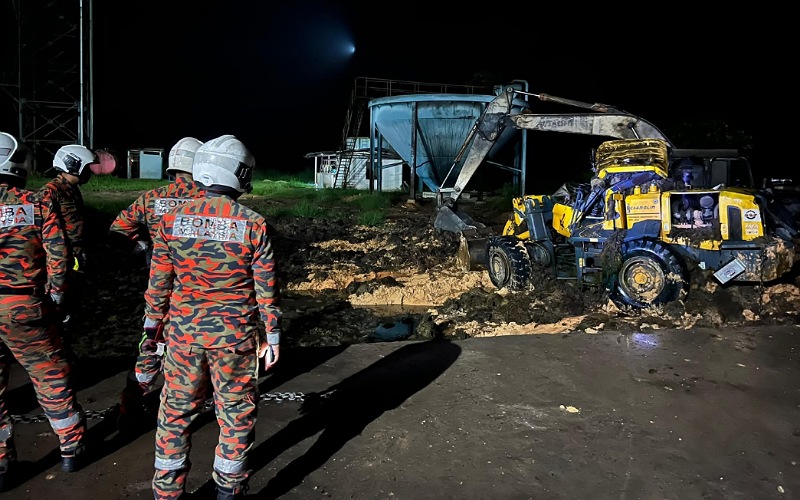 Pemandu maut, kenderaan berat jatuh kolam