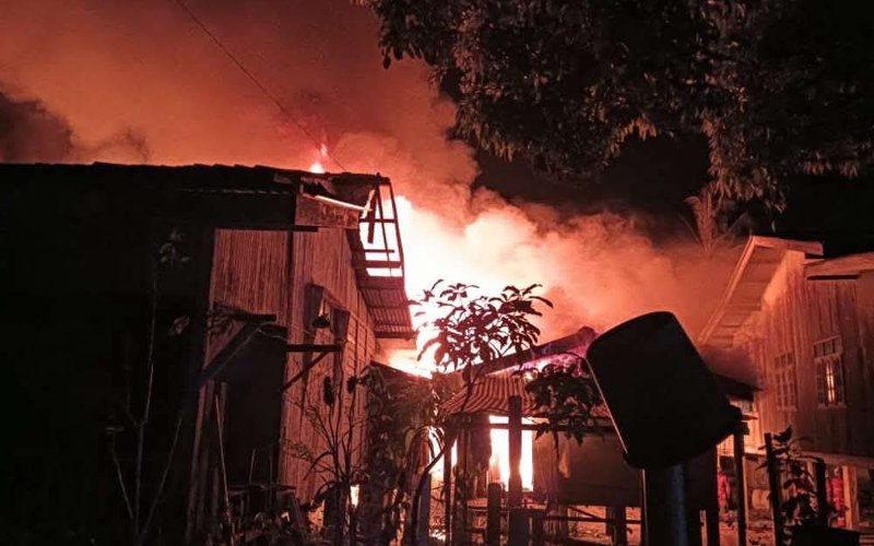 8 rumah terbakar di Kedai Buluh, kenderaan turut hangus