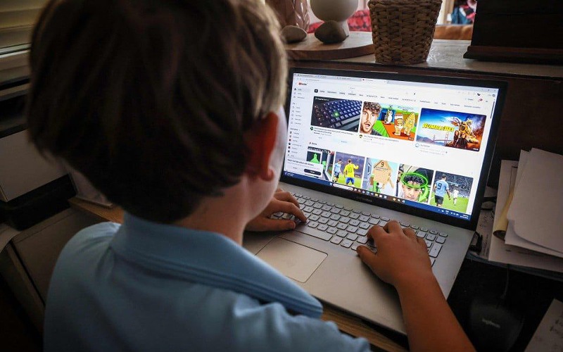 Kawalan akaun media sosial perlu, elak risiko dalam talian kanak-kanak – Pengamal undang-undang