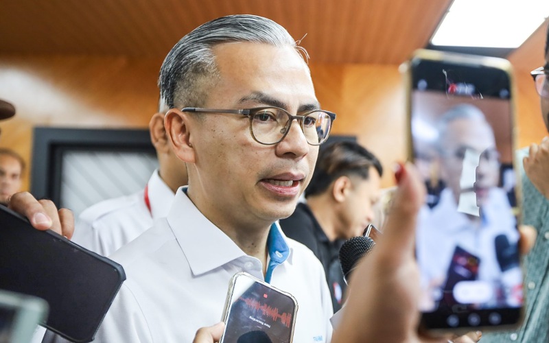 Kurangkan beban pengamal media, sidang media mingguan dilaksana hibrid – Fahmi