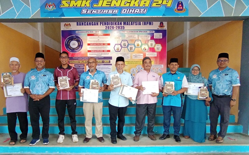 SMK FELDA Jengka 24 zahir penghargaan pihak bantu SAR pelajar lemas
