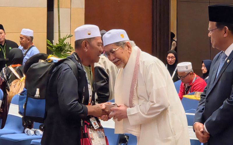 133 jemaah haji Sarawak berangkat ke Tanah Suci diiringi doa TYT Sarawak