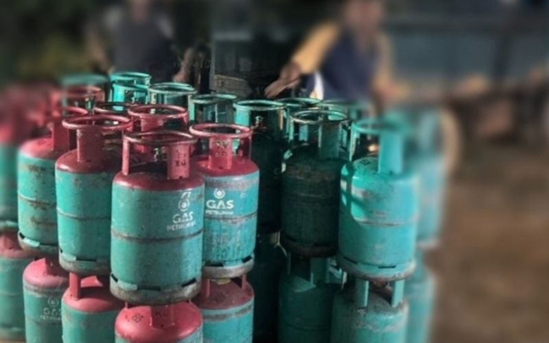 Jual LPG dan petrol tanpa permit, dua premis diserbu