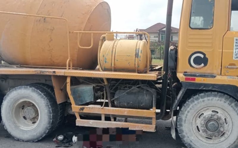 Penunggang motosikal maut dirempuh lori simen