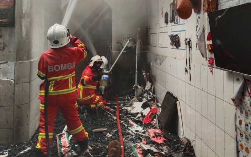 Satu unit rumah panjang musnah dalam kebakaran