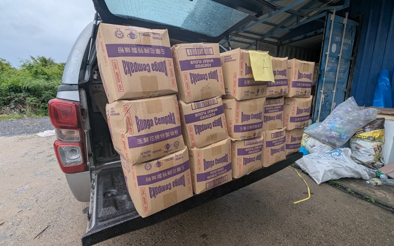 Premis tanpa lesen simpan 1.2 tan tepung gandum diserbu