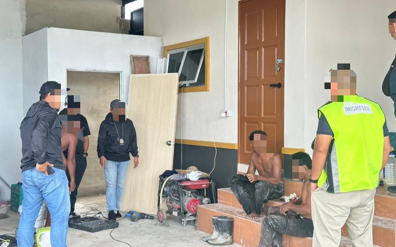 Dua warga Indonesia tinggal lebih masa ditahan imigresen Perlis