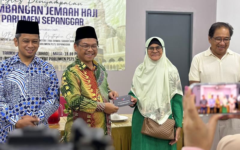 55 jemaah haji Sepanggar terima sumbangan khas bantu persiapan