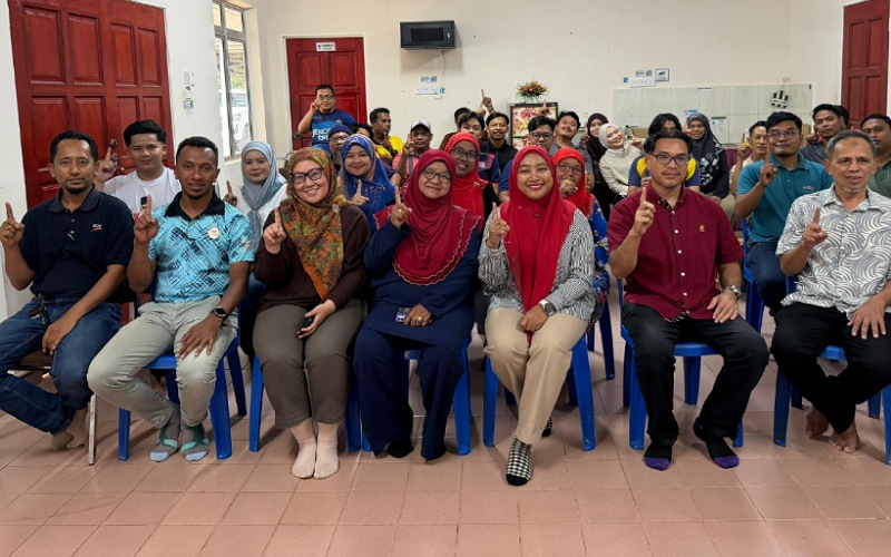 Kakitangan FGV Agri Services terima bantuan BN Pahang