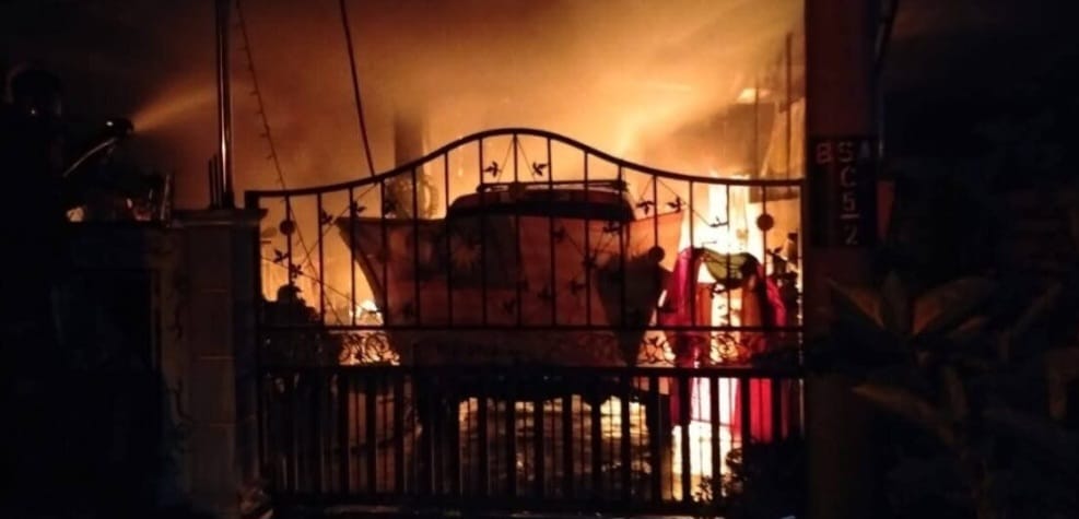 Lelaki maut di loteng rumah terbakar