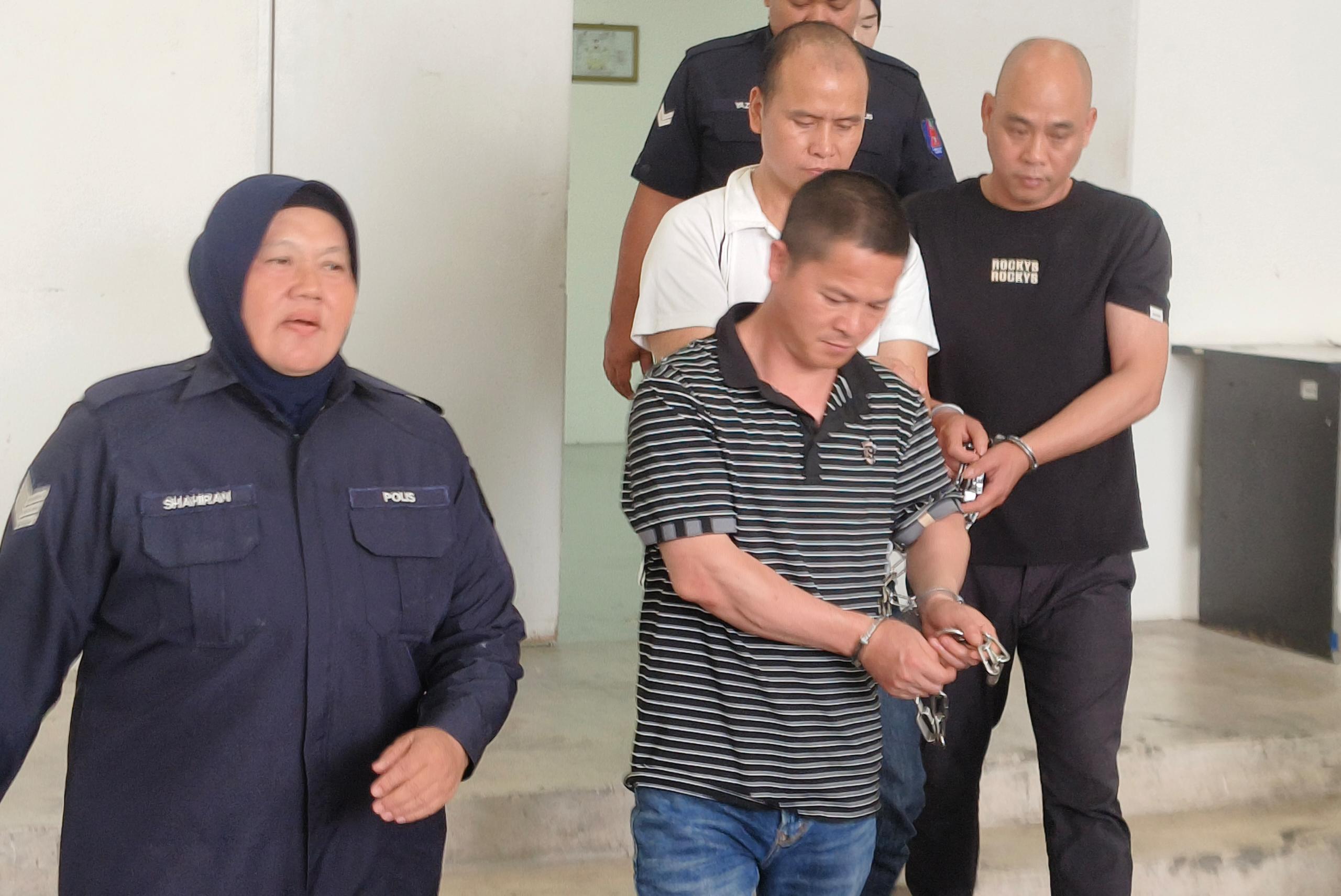 Empat warga China direman selepas cuba rempuh polis di Kuala Perlis