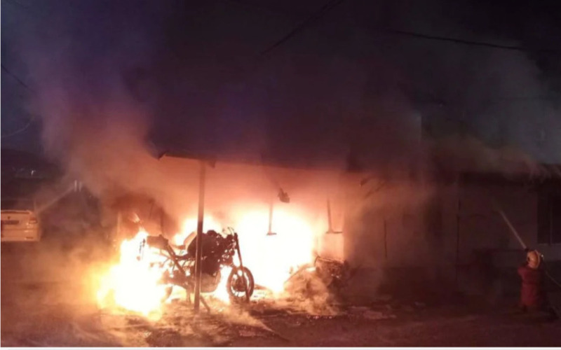 Empat motosikal polis musnah dalam kebakaran di IPD Pasir Puteh