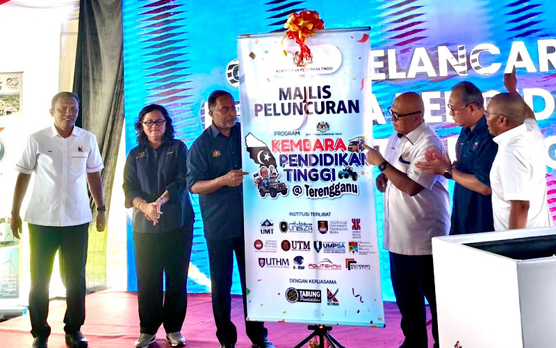 IPT, Kolej Komuniti perlu turun ke kampung bangunkan masyarakat – Zambry