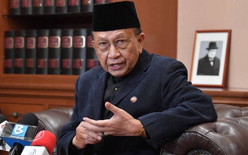 Rais Yatim diminta hormat, tidak campuri krisis adat Negeri Sembilan
