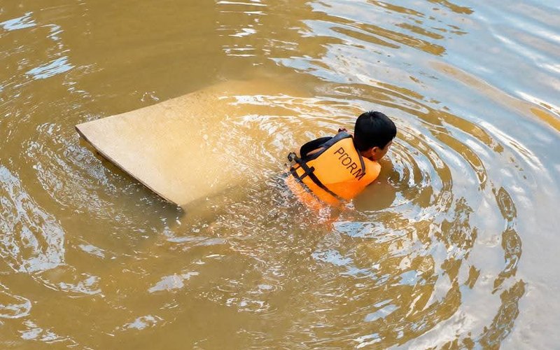 Misteri kereta hilang terungkai, Nissan Almera ditemukan dalam Sungai Senai tanpa pemandu