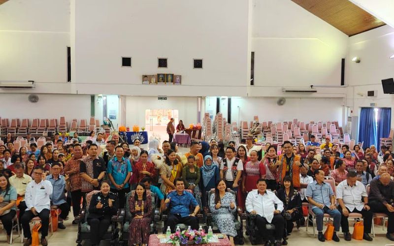 Kerajaan terus santuni rakyat, 100 penduduk Kanowit ceria terima sumbangan Gawai