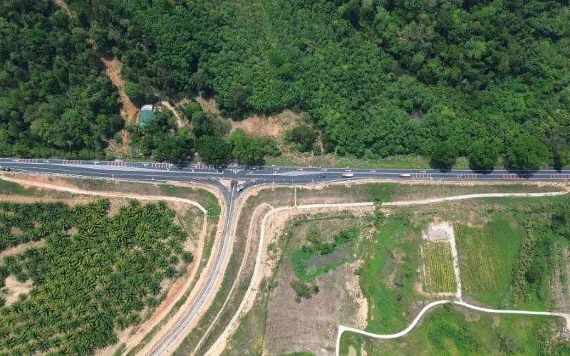 Jalan Manek Urai menghubungkan FT8 ke jambatan dibuka kepada awam