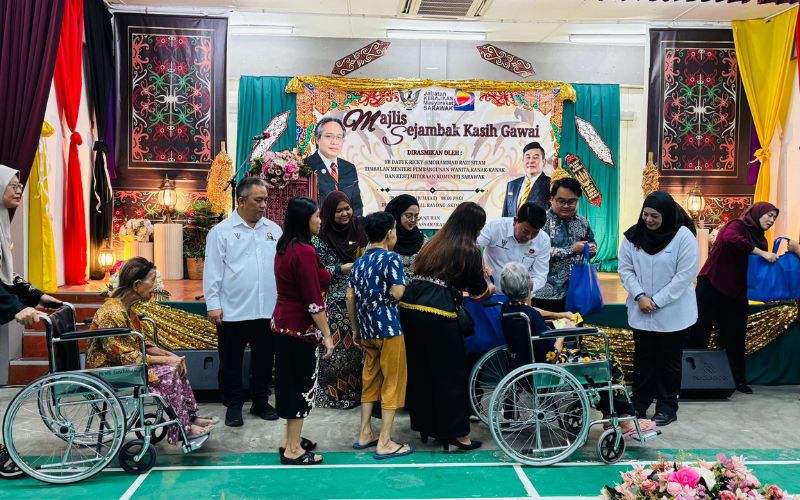 Hampir 6,000 penerima bantuan disantuni sempena Majlis Sejambak Kasih Gawai Dayak 2026
