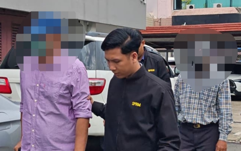 Kemuka matan palsu, dua pesara didenda RM5,000