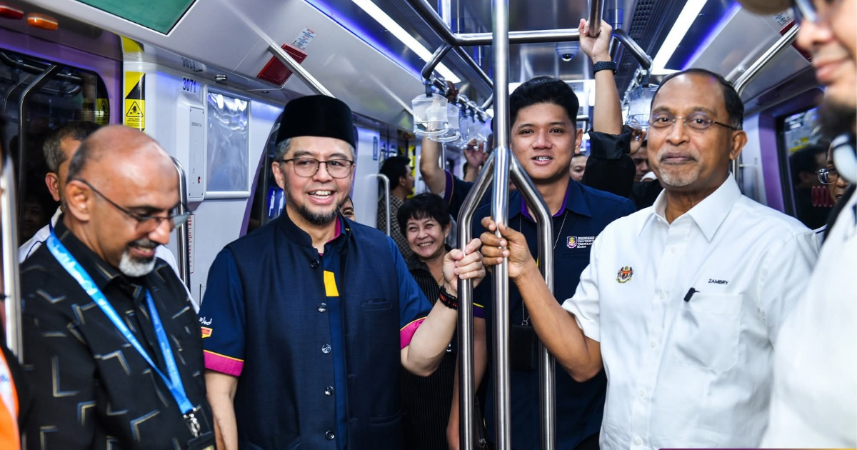 Zambry naik LRT3 ke UiTM Shah Alam, tinjau kemudahan baharu permudah mobiliti pelajar