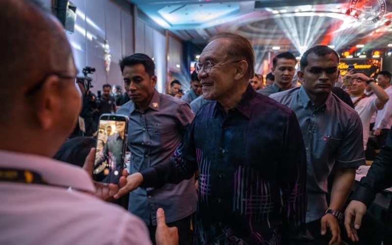 Kepimpinan adalah berkhidmat kepada rakyat dengan ikhlas – Anwar