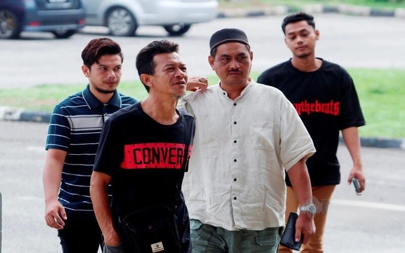 Miliki hampir 20,000 liter diesel tanpa permit, lapan didakwa
