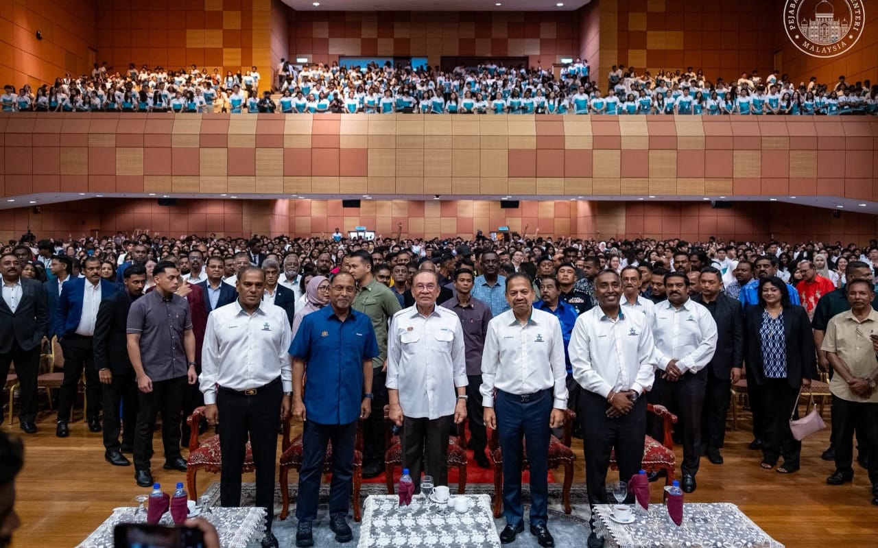 Semua universiti termasuk IPTS perlu ada jabatan AI – PM