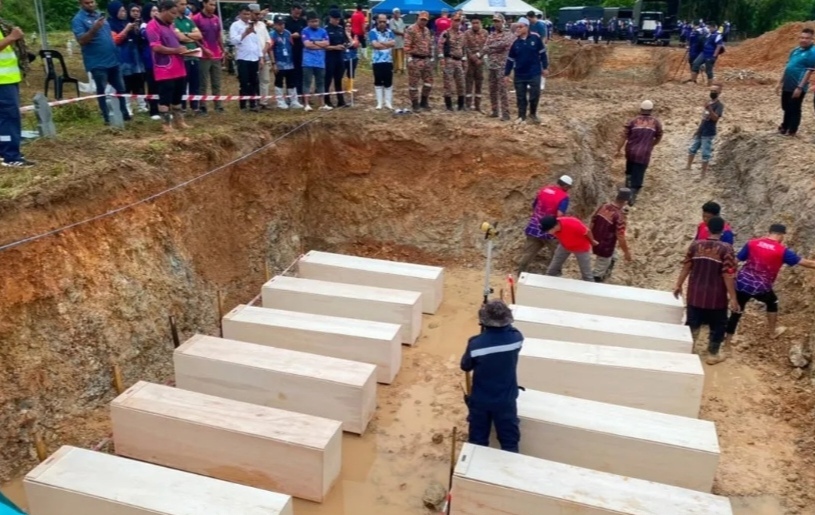 Tragedi bot PATI karam: Jenazah 27 etnik Rohingya selamat dikebumikan