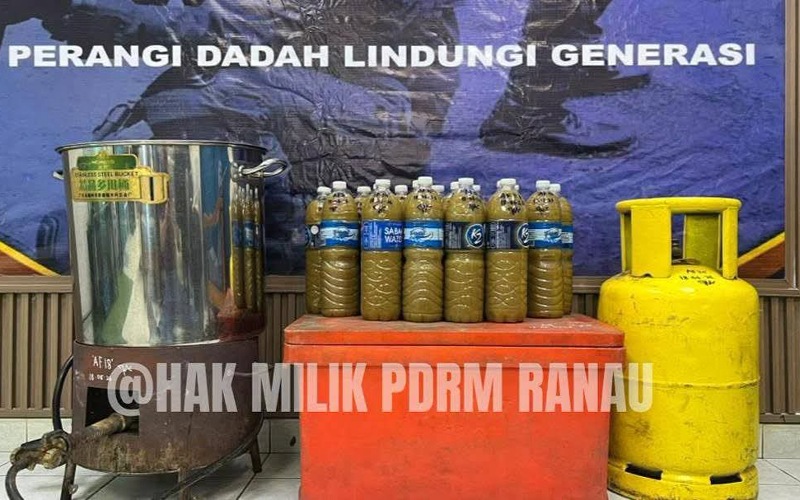 Seorang lelaki ditahan bersama 17 botol air ketum