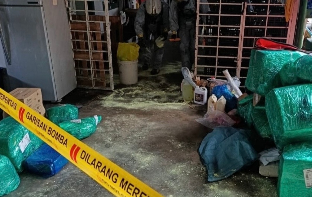 Lima pekerja kurier dikejarkan ke hospital akibat tumpahan merkuri