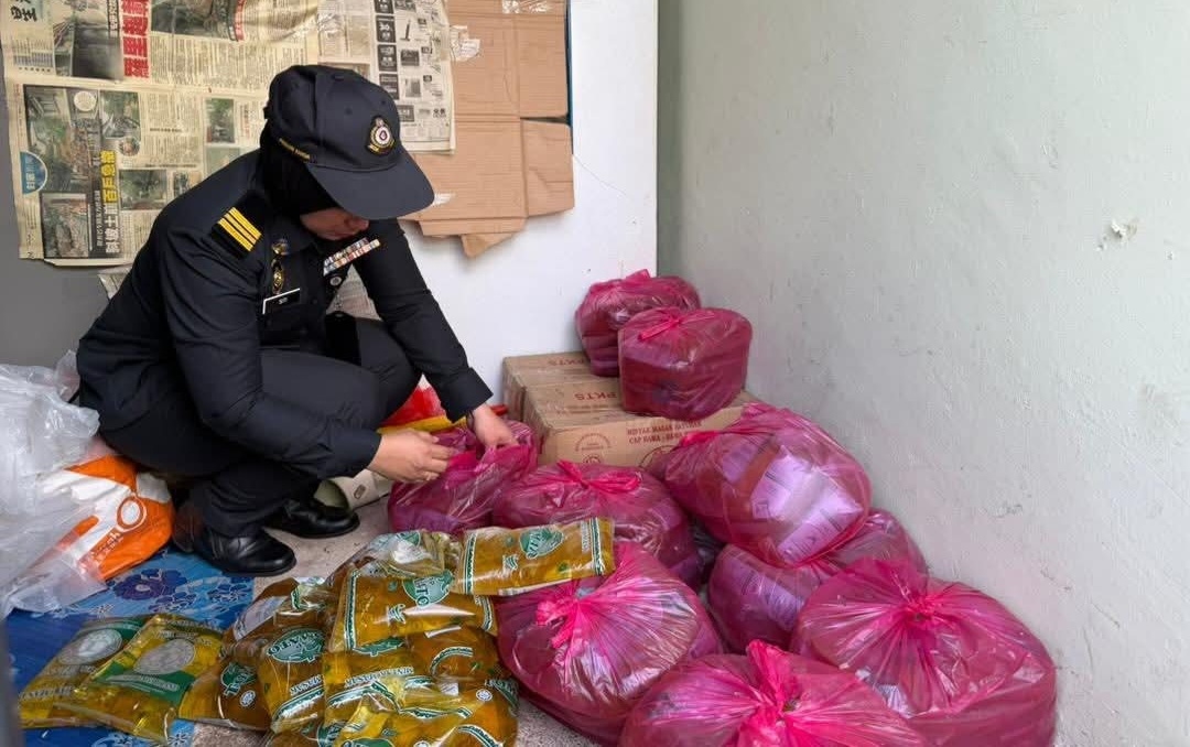 Warga Bangladesh tidak mengaku miliki 170kg minyak masak peket