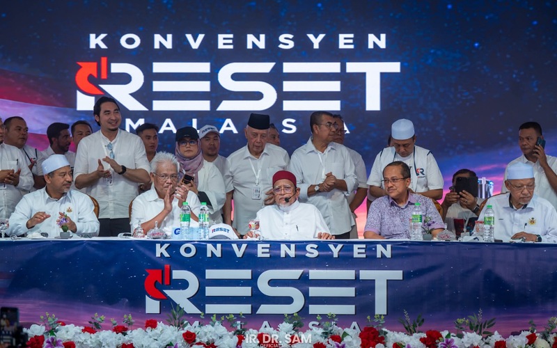 Pembangkang berpecah, Anwar terus ‘mendunia’ mendominasi kestabilan politik