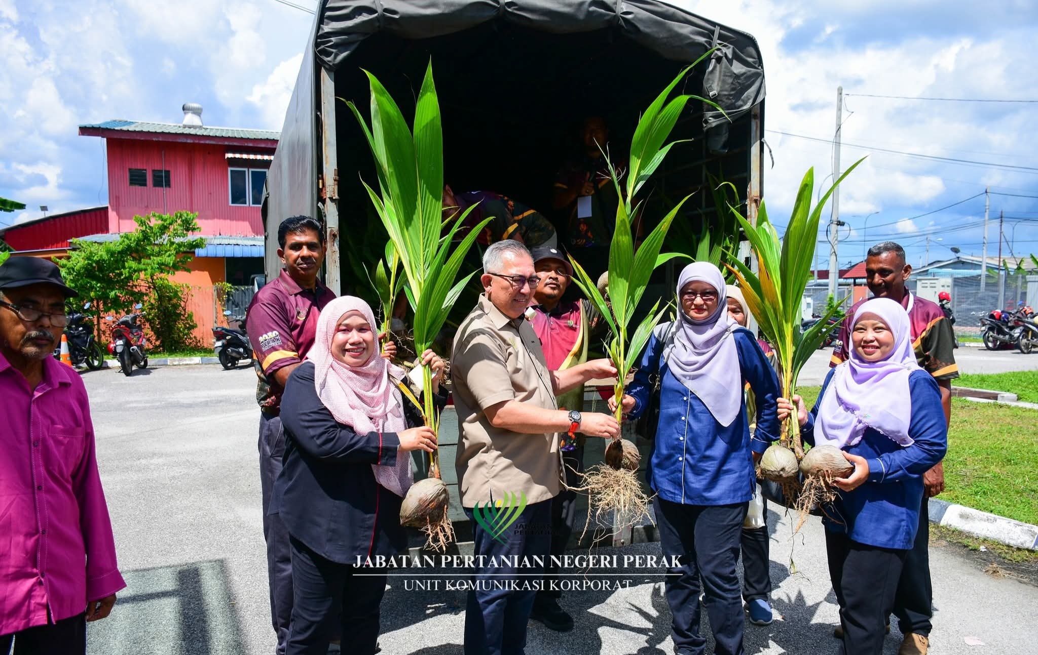 Kelapa pemacu ekonomi Bagan Datuk, sumbang 25 peratus pengeluaran tanaman Perak