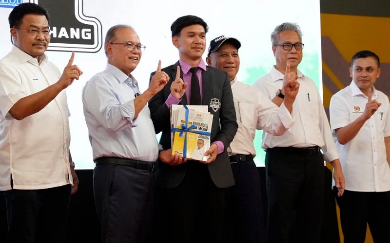 Lebih 20,000 calon SPM, STPM, STAM Pahang terima manfaat buku rujukan