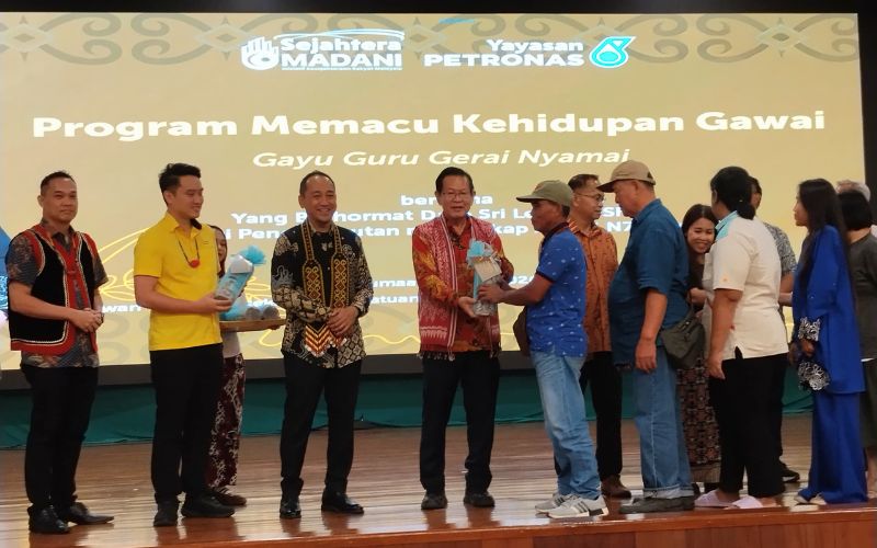 Petronas santuni 200 golongan memerlukan sempena Gawai