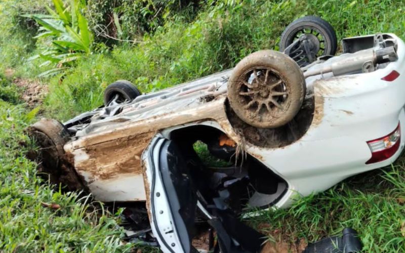 Kereta terbabas, empat cedera dalam kemalangan di Jalan Pegong