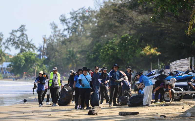 Lebih 430kg sampah pantai dikutip, UMS–TAED perkukuh agenda kelestarian Marin