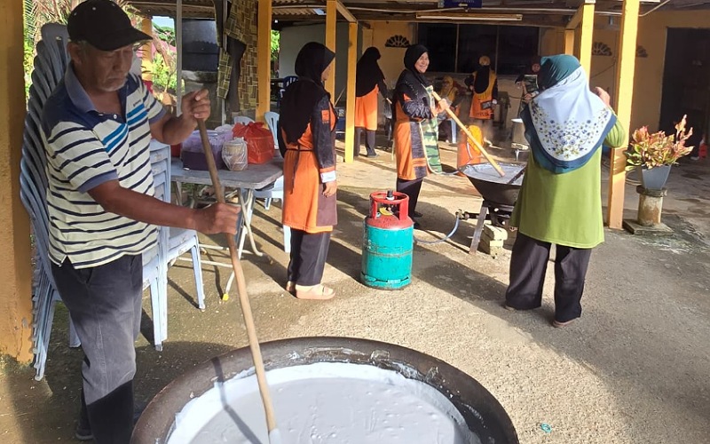 10 kawah bubur asyura simbol kesepakatan peneroka FELDA Jengka 24