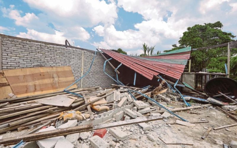 Flat didakwa penempatan Rohingya di Sungai Tekali mula diroboh