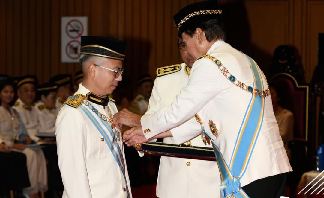 Fahmi Fadzil terima Darjah DPPN bergelar Datuk Seri