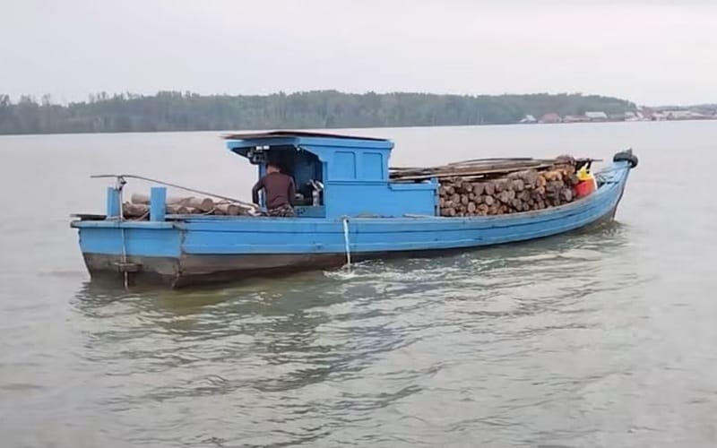 Bot kargo ditahan, tiga kru Indonesia disyaki salah guna PLKS