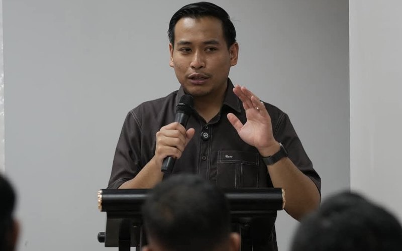 ‘Bentang kad laporan dahulu, jangan sibuk sindir PH’ – Fadhli Umar bidas Onn Hafiz