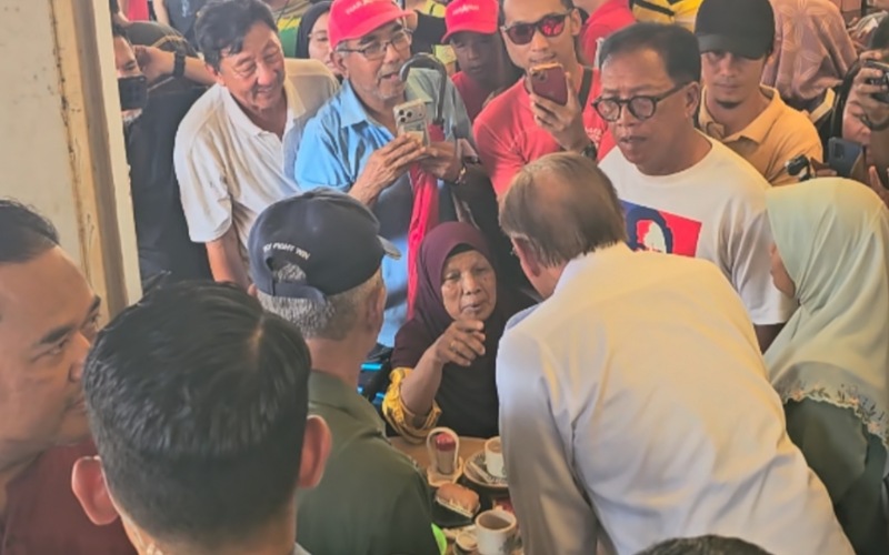 ‘Dengan izin Allah, akhirnya dapat jumpa Anwar’, mak cik Anipah menangis impian tercapai