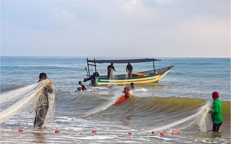 Wujud perbuatan ‘salam kaut’ tengah laut, periuk nasi nelayan persisir pantai terjejas