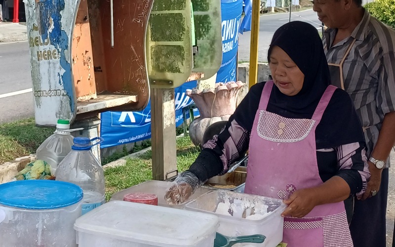 Peniaga kecil syukur Jualan Rahmah MADANI terus dinikmati penduduk FELDA