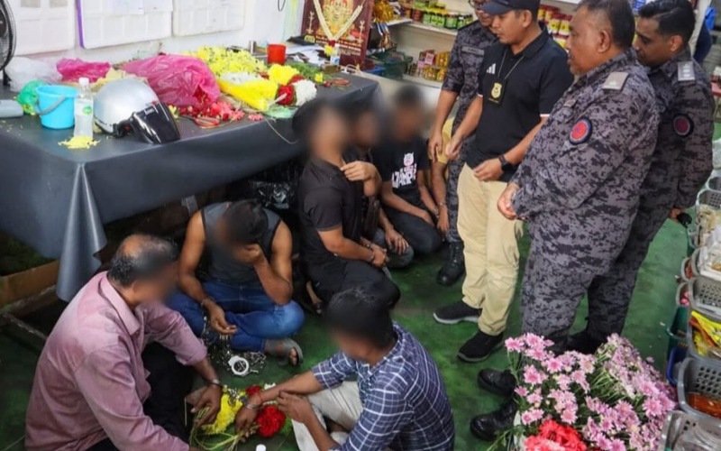 Lelaki Bangladesh menangis ditahan Imigresen, rayu dibebaskan