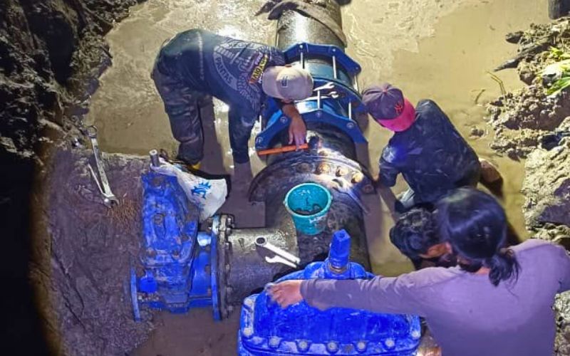 Kerja baik pulih paip bocor, seluruh daerah Matu dan Daro alami gangguan air