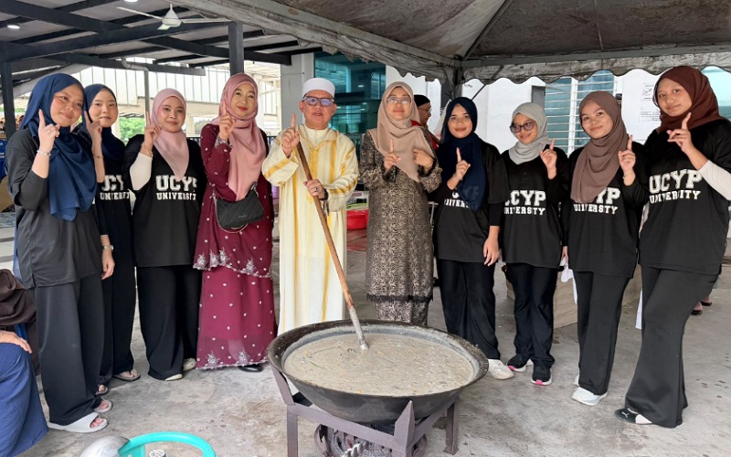 4 kawah bubur asyura sempena Jalinan Ukhwah Masjid Tepian Putra