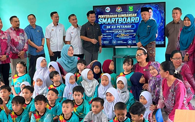 Dua sekolah luar bandar Mukah terima ‘Interactive Smart Board’t