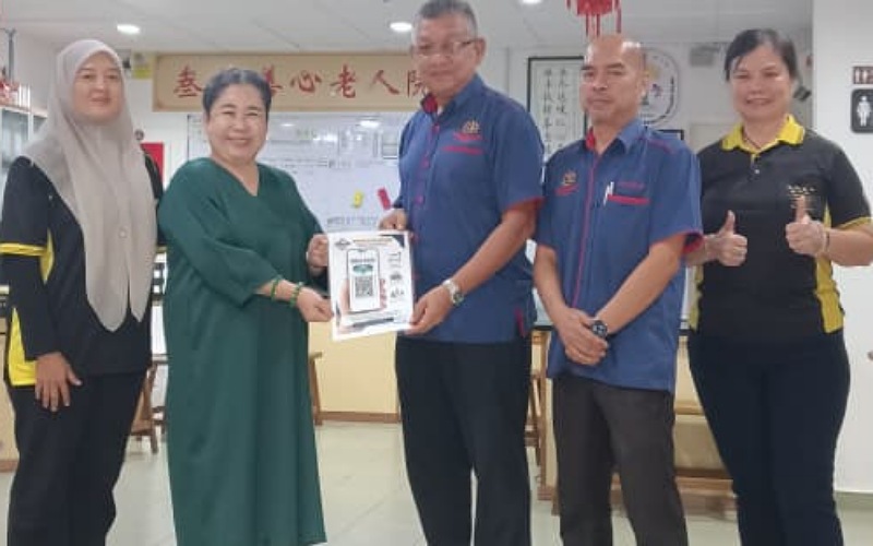 JPN Bera ziarah warga emas, urus penggantian MyKad secara percuma